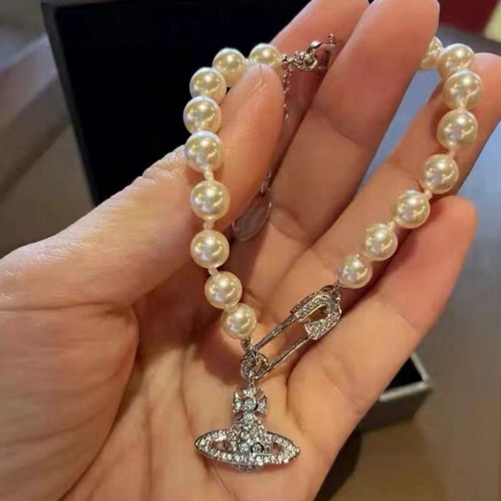 vivienne westwood Saturn pin pearl bracelet